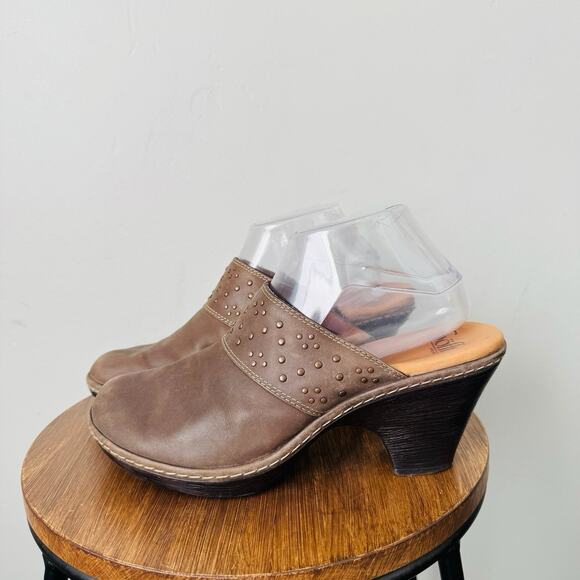 Sofft Brown suede leather studded mule slip on clog Women’s Size 9.5 - Picture 1 of 11